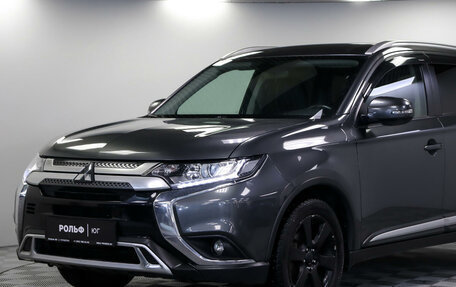 Mitsubishi Outlander III рестайлинг 3, 2018 год, 2 015 000 рублей, 19 фотография