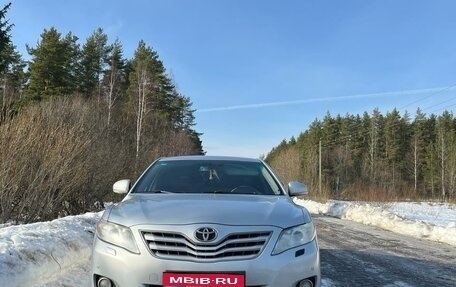 Toyota Camry, 2011 год, 1 000 000 рублей, 1 фотография