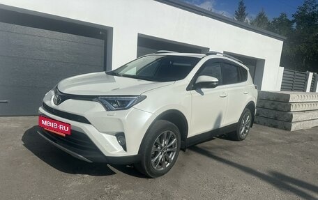 Toyota RAV4, 2017 год, 2 850 000 рублей, 3 фотография