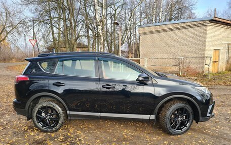 Toyota RAV4, 2019 год, 3 450 000 рублей, 9 фотография