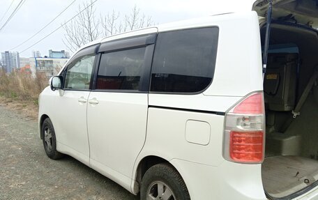 Toyota Noah III, 2007 год, 1 000 000 рублей, 3 фотография