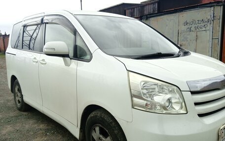 Toyota Noah III, 2007 год, 1 000 000 рублей, 13 фотография