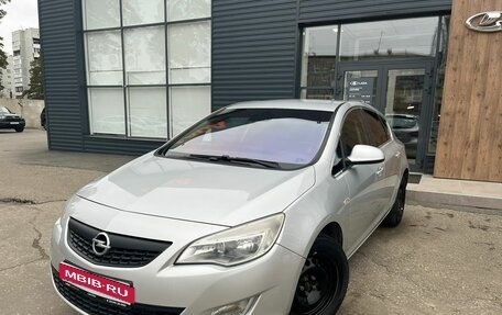 Opel Astra J, 2011 год, 720 000 рублей, 1 фотография