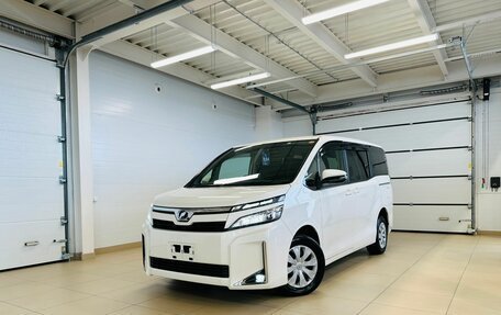 Toyota Voxy III, 2018 год, 2 519 000 рублей, 1 фотография