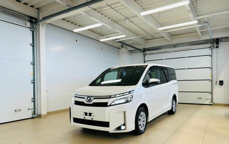 Toyota Voxy III, 2018 год, 2 519 000 рублей, 2 фотография