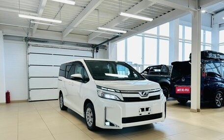 Toyota Voxy III, 2018 год, 2 519 000 рублей, 8 фотография