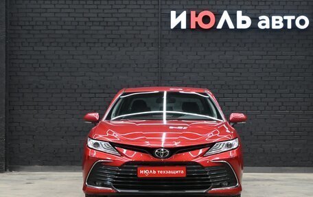 Toyota Camry, 2021 год, 3 290 000 рублей, 2 фотография