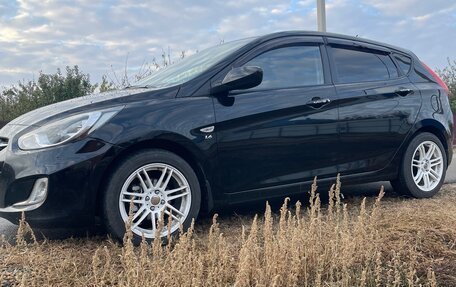 Hyundai Solaris II рестайлинг, 2011 год, 950 000 рублей, 2 фотография