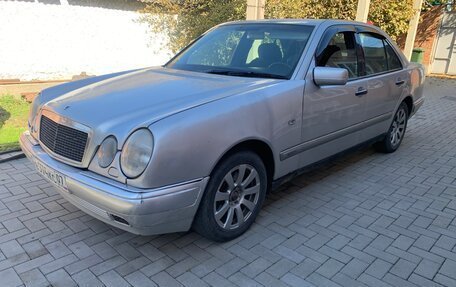 Mercedes-Benz E-Класс, 1997 год, 325 000 рублей, 3 фотография