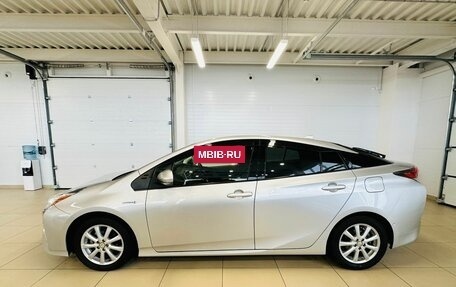 Toyota Prius IV XW50, 2017 год, 1 829 000 рублей, 3 фотография