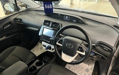 Toyota Prius IV XW50, 2017 год, 1 829 000 рублей, 11 фотография