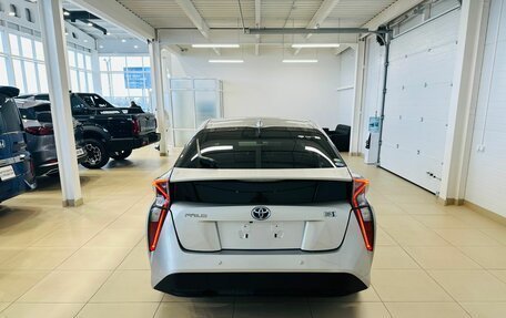 Toyota Prius IV XW50, 2017 год, 1 829 000 рублей, 5 фотография