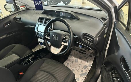 Toyota Prius IV XW50, 2017 год, 1 829 000 рублей, 10 фотография