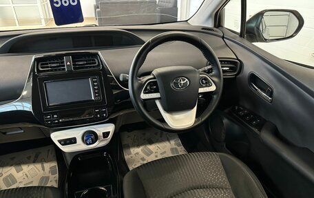 Toyota Prius IV XW50, 2017 год, 1 829 000 рублей, 15 фотография