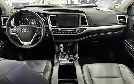 Toyota Highlander III, 2019 год, 3 400 000 рублей, 15 фотография