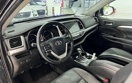 Toyota Highlander III, 2019 год, 3 400 000 рублей, 13 фотография