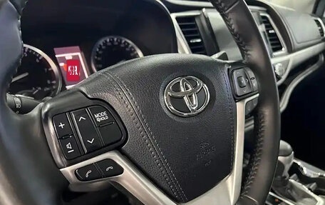 Toyota Highlander III, 2019 год, 3 400 000 рублей, 12 фотография