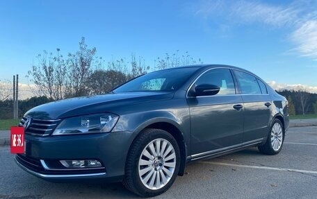 Volkswagen Passat B7, 2013 год, 1 789 999 рублей, 2 фотография