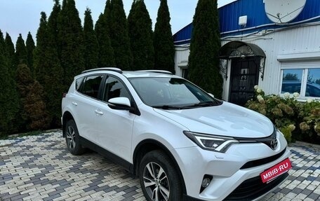 Toyota RAV4, 2018 год, 2 490 000 рублей, 2 фотография