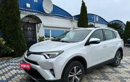 Toyota RAV4, 2018 год, 2 490 000 рублей, 5 фотография