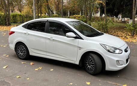 Hyundai Solaris II рестайлинг, 2011 год, 810 000 рублей, 3 фотография