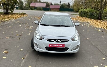 Hyundai Solaris II рестайлинг, 2011 год, 810 000 рублей, 2 фотография