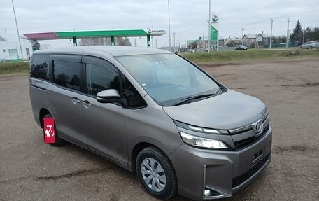 Toyota Voxy III, 2019 год, 2 950 000 рублей, 1 фотография