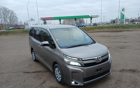 Toyota Voxy III, 2019 год, 2 950 000 рублей, 17 фотография