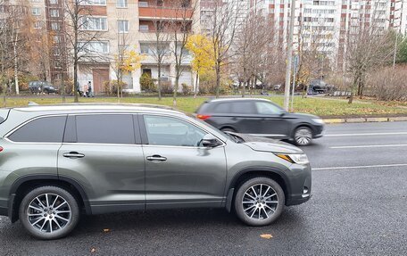 Toyota Highlander III, 2018 год, 3 290 000 рублей, 5 фотография