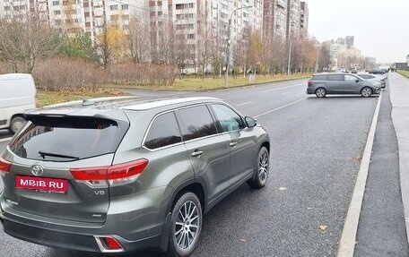 Toyota Highlander III, 2018 год, 3 290 000 рублей, 4 фотография