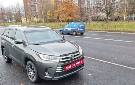 Toyota Highlander III, 2018 год, 3 290 000 рублей, 2 фотография