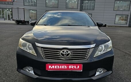 Toyota Camry, 2012 год, 1 830 000 рублей, 2 фотография