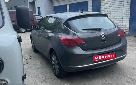 Opel Astra J, 2013 год, 650 000 рублей, 2 фотография