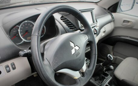 Mitsubishi L200 IV рестайлинг, 2011 год, 1 180 000 рублей, 14 фотография