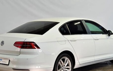 Volkswagen Passat B8 рестайлинг, 2015 год, 1 600 000 рублей, 8 фотография