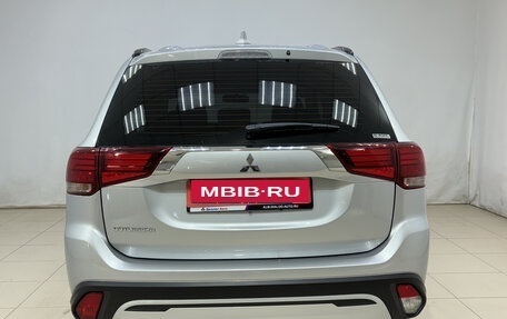 Mitsubishi Outlander III рестайлинг 3, 2021 год, 2 890 000 рублей, 5 фотография