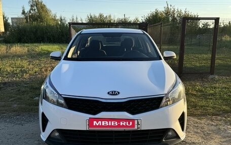 KIA Rio IV, 2021 год, 1 420 000 рублей, 2 фотография