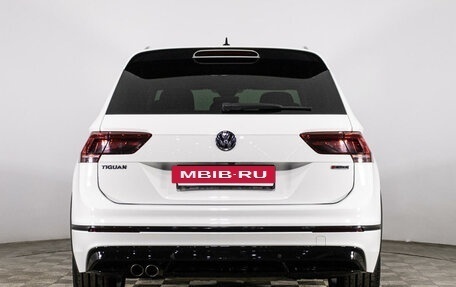 Volkswagen Tiguan II, 2018 год, 3 399 000 рублей, 6 фотография