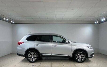 Mitsubishi Outlander III рестайлинг 3, 2016 год, 2 165 000 рублей, 4 фотография