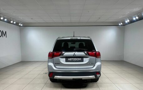 Mitsubishi Outlander III рестайлинг 3, 2016 год, 2 165 000 рублей, 8 фотография