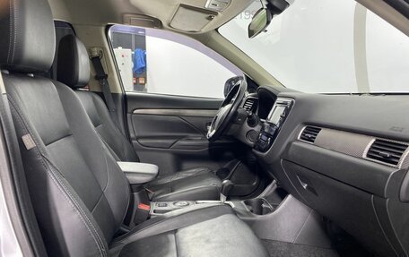 Mitsubishi Outlander III рестайлинг 3, 2015 год, 1 670 000 рублей, 14 фотография