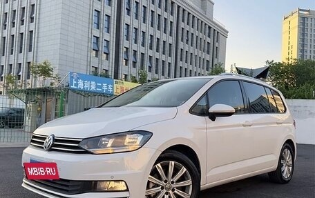 Volkswagen Touran III, 2021 год, 1 792 000 рублей, 2 фотография