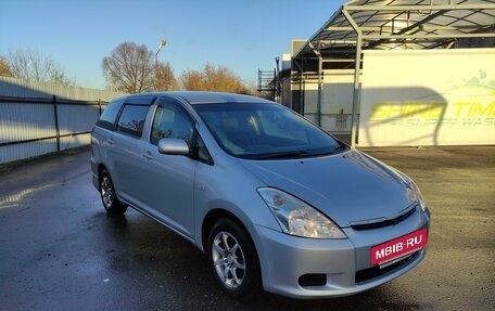 Toyota Wish II, 2003 год, 550 000 рублей, 2 фотография