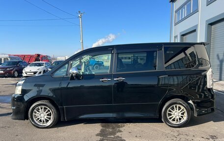 Toyota Voxy II, 2009 год, 1 679 000 рублей, 3 фотография