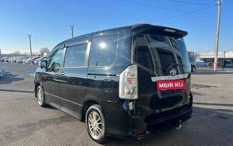 Toyota Voxy II, 2009 год, 1 679 000 рублей, 4 фотография