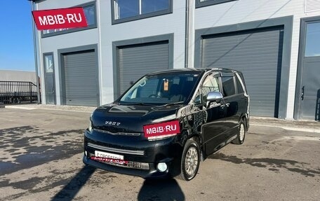 Toyota Voxy II, 2009 год, 1 679 000 рублей, 2 фотография