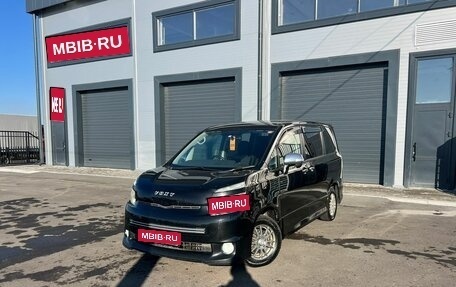 Toyota Voxy II, 2009 год, 1 679 000 рублей, 1 фотография