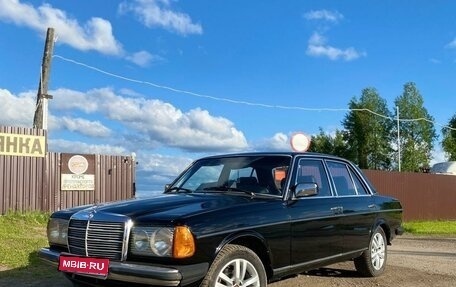 Mercedes-Benz W123, 1982 год, 890 000 рублей, 1 фотография