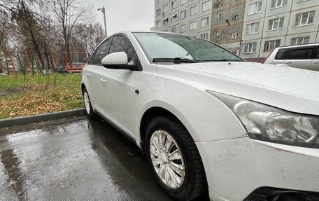 Chevrolet Cruze II, 2011 год, 800 000 рублей, 2 фотография