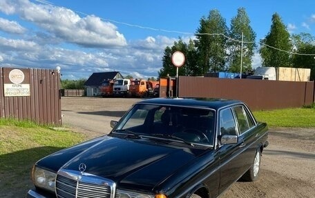 Mercedes-Benz W123, 1982 год, 890 000 рублей, 2 фотография